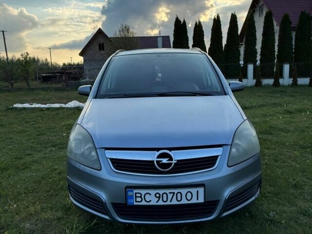 Серый Опель Зафира, объемом двигателя 1.9 л и пробегом 395 тыс. км за 4600 $, фото 1 на Automoto.ua