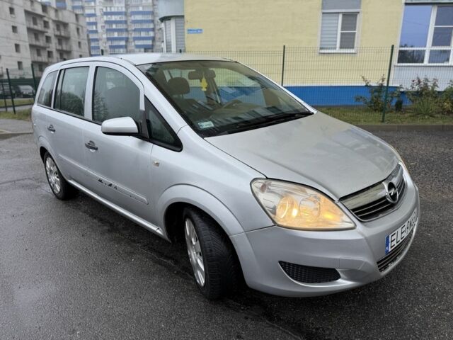 Серый Опель Зафира, объемом двигателя 1.9 л и пробегом 185 тыс. км за 3000 $, фото 1 на Automoto.ua