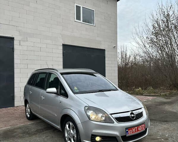 Серый Опель Зафира, объемом двигателя 1.8 л и пробегом 197 тыс. км за 5999 $, фото 1 на Automoto.ua