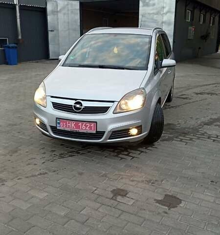 Серый Опель Зафира, объемом двигателя 1.6 л и пробегом 197 тыс. км за 6050 $, фото 1 на Automoto.ua