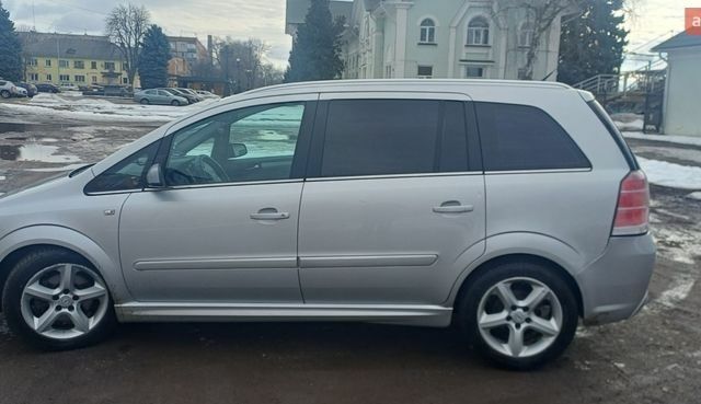 Серый Опель Зафира, объемом двигателя 1.9 л и пробегом 340 тыс. км за 5800 $, фото 1 на Automoto.ua