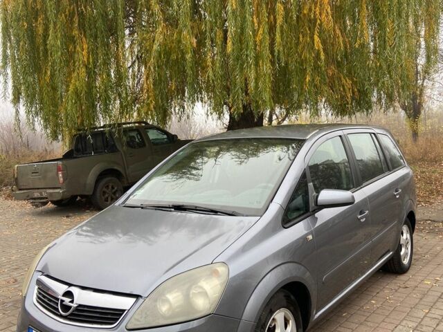 Серый Опель Зафира, объемом двигателя 1.6 л и пробегом 250 тыс. км за 2900 $, фото 1 на Automoto.ua