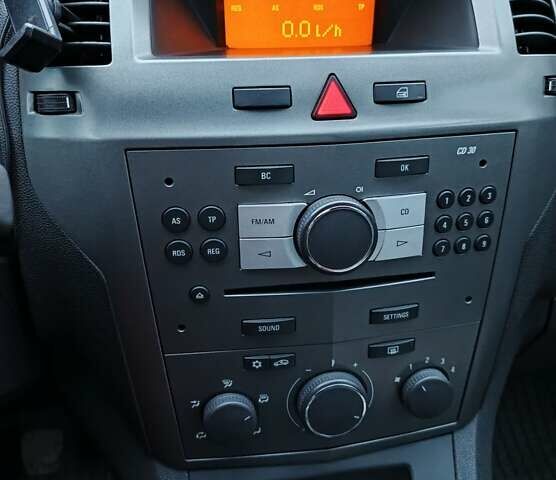 Серый Опель Зафира, объемом двигателя 1.6 л и пробегом 187 тыс. км за 6000 $, фото 1 на Automoto.ua