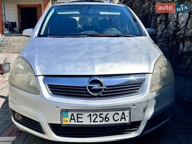 Серый Опель Зафира, объемом двигателя 1.8 л и пробегом 428 тыс. км за 3500 $, фото 1 на Automoto.ua