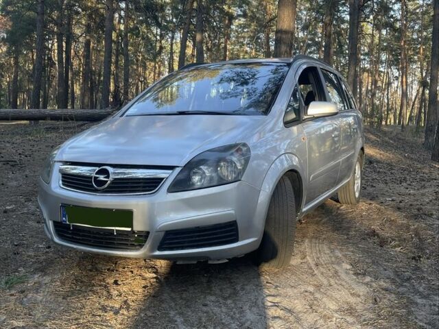 Серый Опель Зафира, объемом двигателя 1.9 л и пробегом 380 тыс. км за 2746 $, фото 1 на Automoto.ua