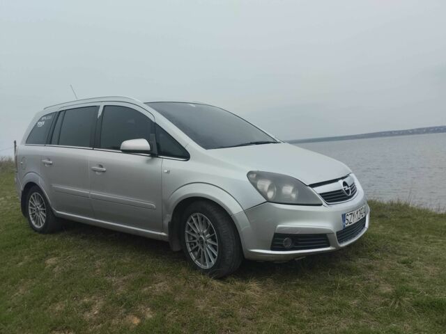 Серый Опель Зафира, объемом двигателя 1.9 л и пробегом 338 тыс. км за 2189 $, фото 1 на Automoto.ua