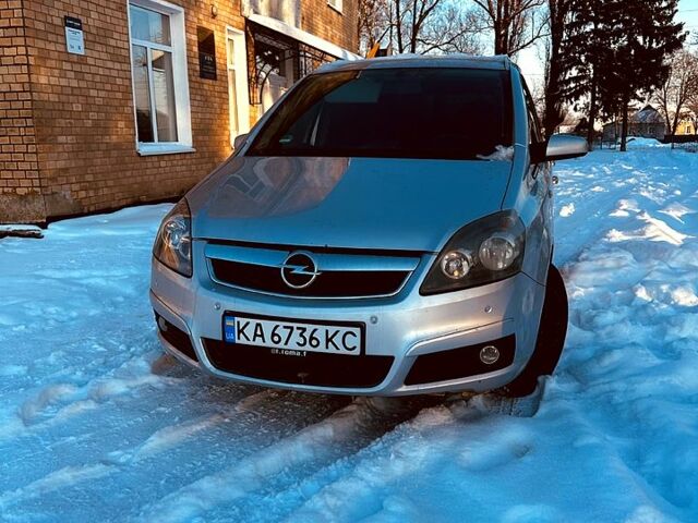 Серый Опель Зафира, объемом двигателя 1.9 л и пробегом 31400 тыс. км за 4300 $, фото 1 на Automoto.ua