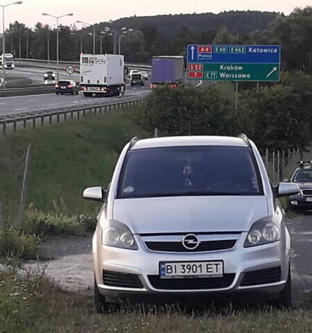 Серый Опель Зафира, объемом двигателя 1.8 л и пробегом 229 тыс. км за 6950 $, фото 1 на Automoto.ua