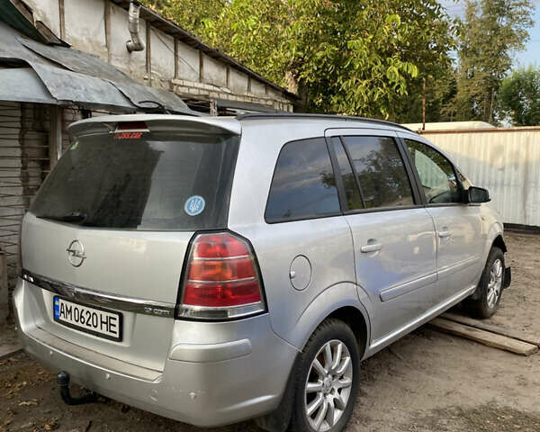 Сірий Опель Зафіра, об'ємом двигуна 1.9 л та пробігом 221 тис. км за 1600 $, фото 1 на Automoto.ua