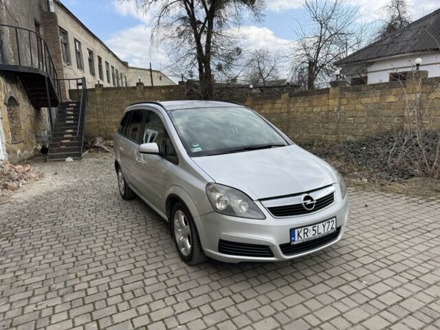 Серый Опель Зафира, объемом двигателя 1.9 л и пробегом 300 тыс. км за 2600 $, фото 1 на Automoto.ua