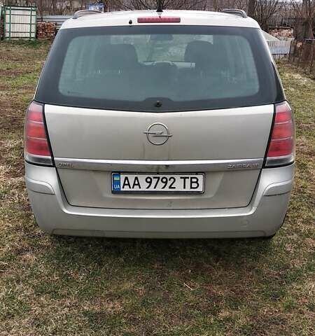Серый Опель Зафира, объемом двигателя 1.8 л и пробегом 285 тыс. км за 5500 $, фото 1 на Automoto.ua