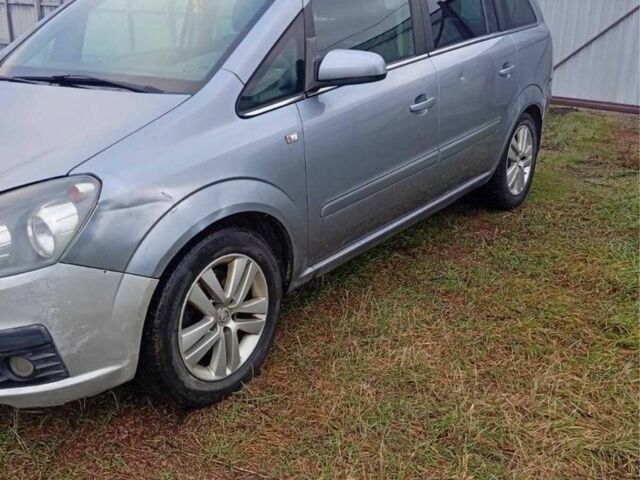 Серый Опель Зафира, объемом двигателя 1.9 л и пробегом 340 тыс. км за 2299 $, фото 1 на Automoto.ua