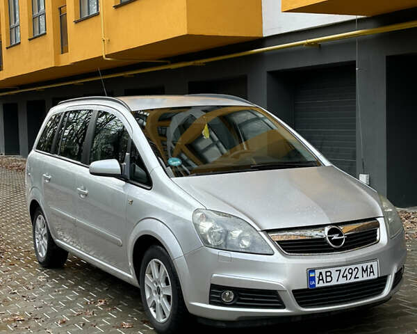Серый Опель Зафира, объемом двигателя 1.8 л и пробегом 255 тыс. км за 5199 $, фото 1 на Automoto.ua