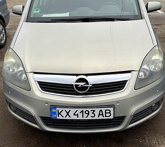 Серый Опель Зафира, объемом двигателя 1.6 л и пробегом 232 тыс. км за 5800 $, фото 1 на Automoto.ua