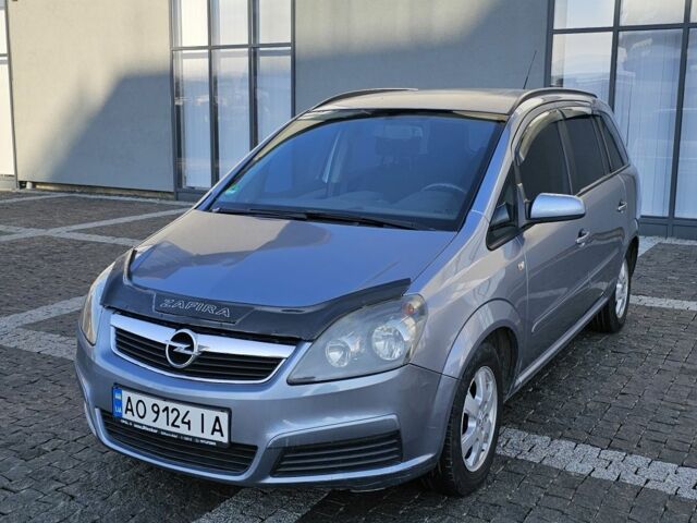 Серый Опель Зафира, объемом двигателя 1.6 л и пробегом 287 тыс. км за 4500 $, фото 1 на Automoto.ua