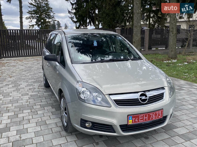 Серый Опель Зафира, объемом двигателя 1.8 л и пробегом 169 тыс. км за 6100 $, фото 1 на Automoto.ua