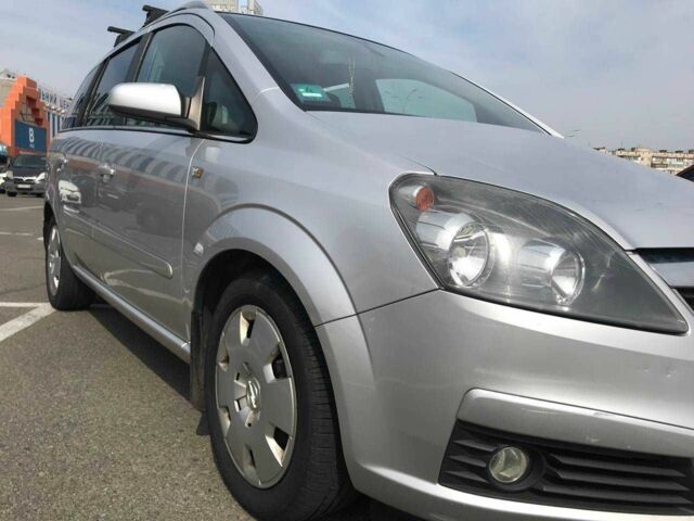 Серый Опель Зафира, объемом двигателя 1.8 л и пробегом 210 тыс. км за 5900 $, фото 1 на Automoto.ua