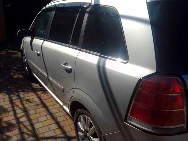 Серый Опель Зафира, объемом двигателя 1.8 л и пробегом 260 тыс. км за 6500 $, фото 1 на Automoto.ua