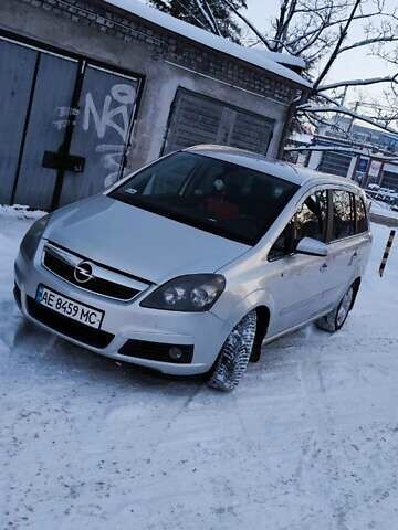 Серый Опель Зафира, объемом двигателя 1.91 л и пробегом 286 тыс. км за 4929 $, фото 1 на Automoto.ua