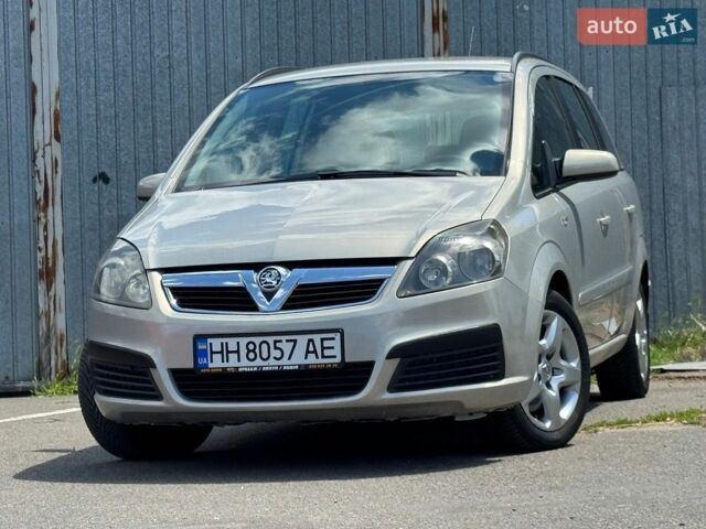 Серый Опель Зафира, объемом двигателя 1.9 л и пробегом 286 тыс. км за 4750 $, фото 1 на Automoto.ua