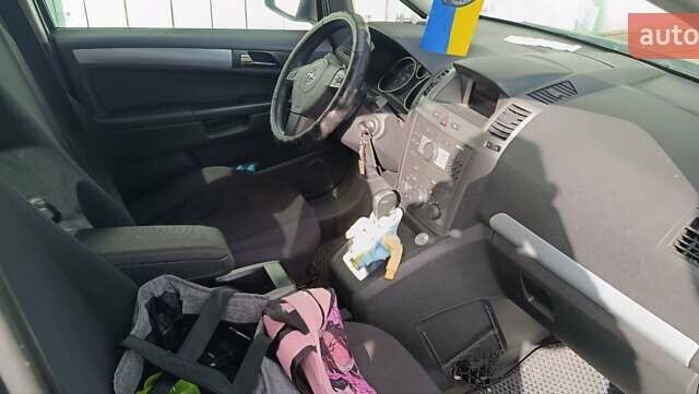 Серый Опель Зафира, объемом двигателя 1.91 л и пробегом 269 тыс. км за 5500 $, фото 1 на Automoto.ua