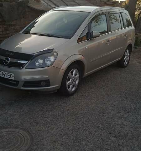 Серый Опель Зафира, объемом двигателя 1.8 л и пробегом 273 тыс. км за 5100 $, фото 1 на Automoto.ua