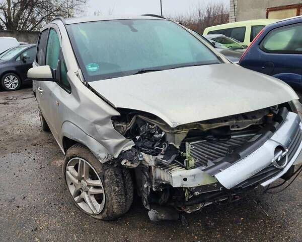 Серый Опель Зафира, объемом двигателя 1.8 л и пробегом 260 тыс. км за 2850 $, фото 1 на Automoto.ua