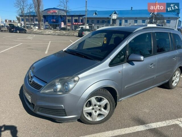 Серый Опель Зафира, объемом двигателя 1.6 л и пробегом 247 тыс. км за 4890 $, фото 1 на Automoto.ua