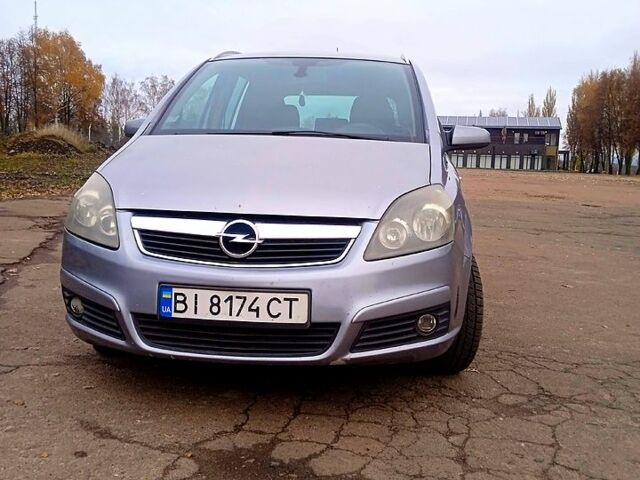 Серый Опель Зафира, объемом двигателя 1.9 л и пробегом 290 тыс. км за 5400 $, фото 1 на Automoto.ua