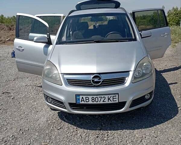 Серый Опель Зафира, объемом двигателя 1.8 л и пробегом 268 тыс. км за 4999 $, фото 1 на Automoto.ua