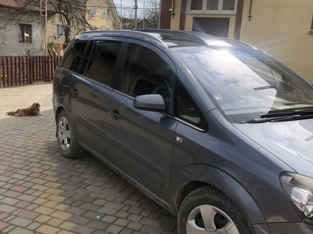 Серый Опель Зафира, объемом двигателя 1.9 л и пробегом 228 тыс. км за 5700 $, фото 1 на Automoto.ua