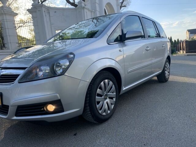 Серый Опель Зафира, объемом двигателя 1.8 л и пробегом 181 тыс. км за 5900 $, фото 1 на Automoto.ua
