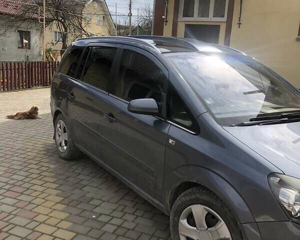 Серый Опель Зафира, объемом двигателя 1.9 л и пробегом 228 тыс. км за 5700 $, фото 1 на Automoto.ua