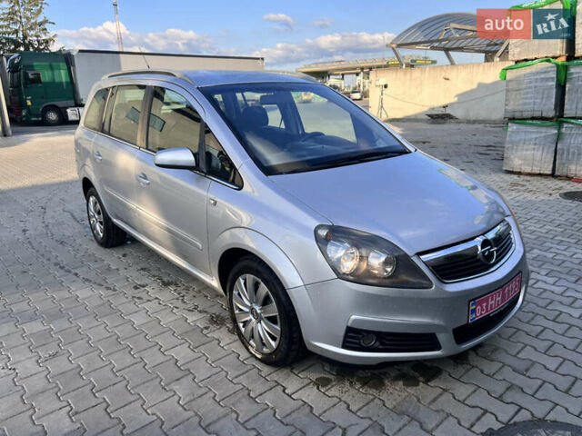 Серый Опель Зафира, объемом двигателя 1.6 л и пробегом 290 тыс. км за 4800 $, фото 1 на Automoto.ua