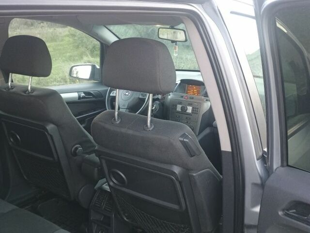 Серый Опель Зафира, объемом двигателя 1.9 л и пробегом 277 тыс. км за 5700 $, фото 1 на Automoto.ua