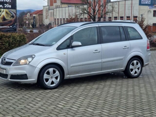 Серый Опель Зафира, объемом двигателя 1.9 л и пробегом 220 тыс. км за 2500 $, фото 1 на Automoto.ua