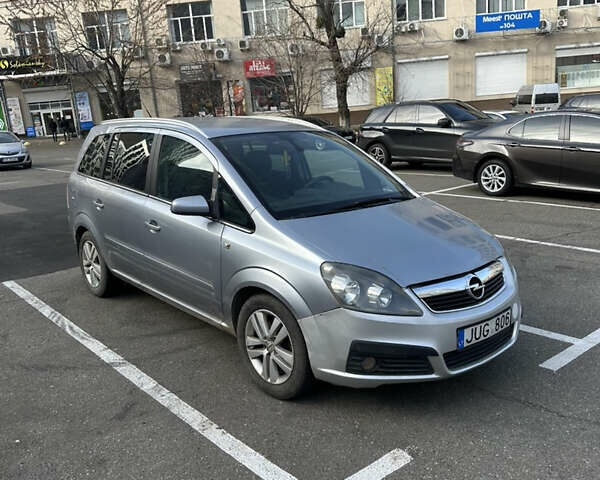 Серый Опель Зафира, объемом двигателя 1.9 л и пробегом 404 тыс. км за 2250 $, фото 1 на Automoto.ua
