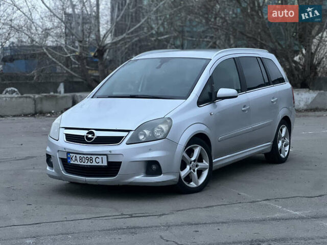 Серый Опель Зафира, объемом двигателя 1.7 л и пробегом 272 тыс. км за 5499 $, фото 1 на Automoto.ua