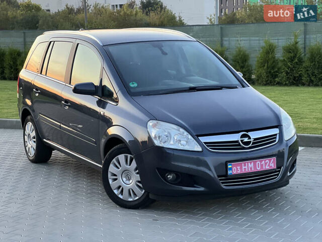 Серый Опель Зафира, объемом двигателя 1.6 л и пробегом 192 тыс. км за 6400 $, фото 1 на Automoto.ua