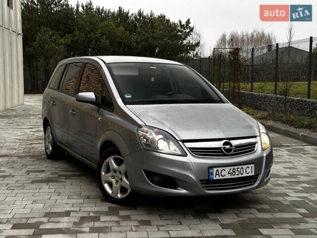 Серый Опель Зафира, объемом двигателя 1.69 л и пробегом 280 тыс. км за 4200 $, фото 1 на Automoto.ua