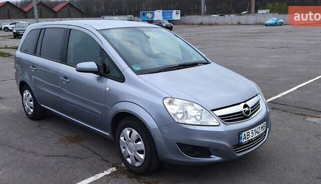 Серый Опель Зафира, объемом двигателя 1.8 л и пробегом 210 тыс. км за 6200 $, фото 1 на Automoto.ua