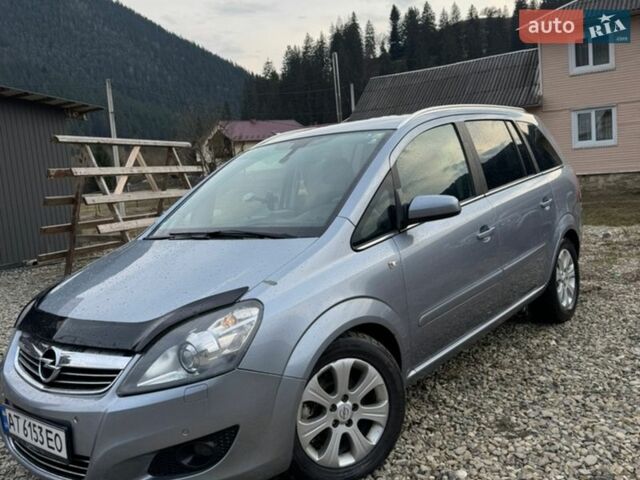 Серый Опель Зафира, объемом двигателя 1.7 л и пробегом 252 тыс. км за 5700 $, фото 1 на Automoto.ua
