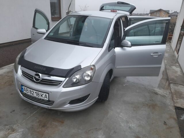 Серый Опель Зафира, объемом двигателя 1.9 л и пробегом 300 тыс. км за 5800 $, фото 1 на Automoto.ua
