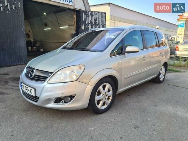 Серый Опель Зафира, объемом двигателя 1.9 л и пробегом 226 тыс. км за 5500 $, фото 1 на Automoto.ua