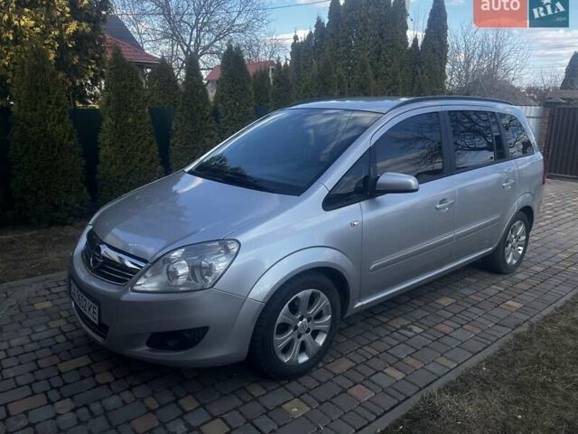 Серый Опель Зафира, объемом двигателя 1.6 л и пробегом 232 тыс. км за 5900 $, фото 1 на Automoto.ua