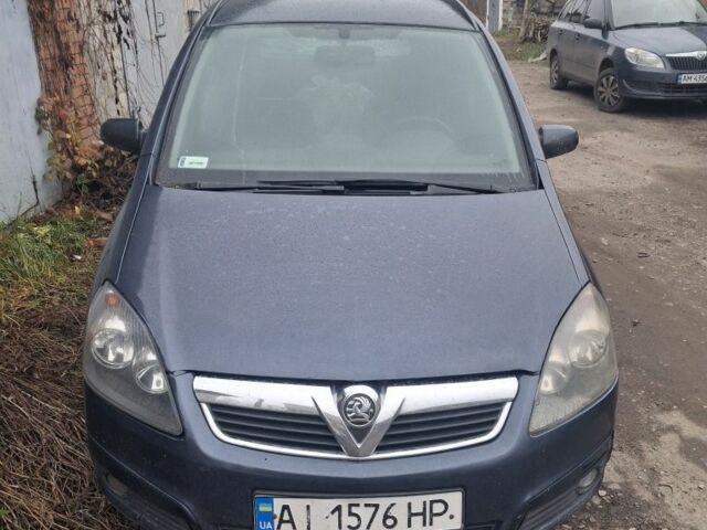 Серый Опель Зафира, объемом двигателя 1.9 л и пробегом 400 тыс. км за 5700 $, фото 1 на Automoto.ua