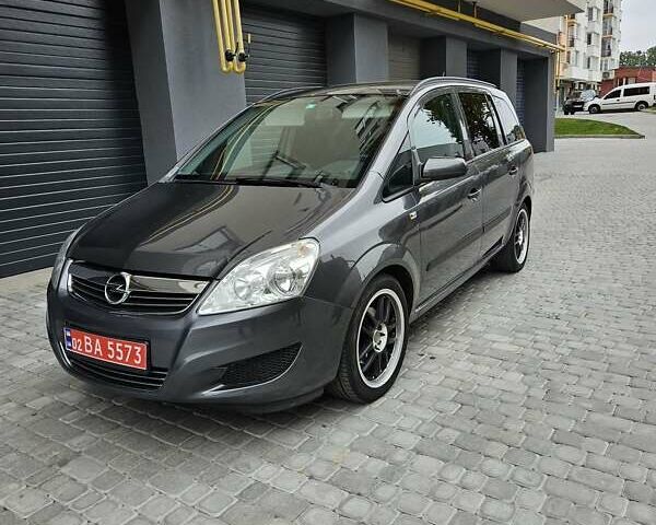 Серый Опель Зафира, объемом двигателя 1.8 л и пробегом 203 тыс. км за 6400 $, фото 1 на Automoto.ua