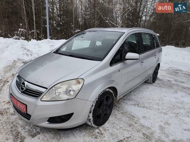 Серый Опель Зафира, объемом двигателя 1.6 л и пробегом 197 тыс. км за 5200 $, фото 1 на Automoto.ua