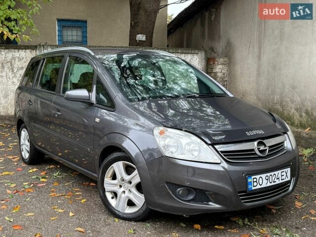 Серый Опель Зафира, объемом двигателя 1.7 л и пробегом 320 тыс. км за 4999 $, фото 1 на Automoto.ua
