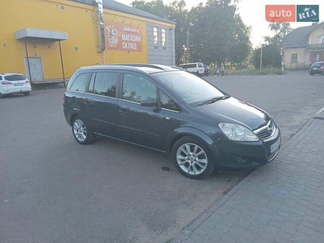Серый Опель Зафира, объемом двигателя 1.7 л и пробегом 295 тыс. км за 5777 $, фото 1 на Automoto.ua